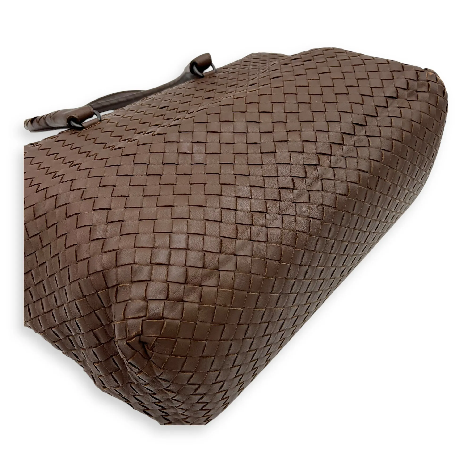 Intrecciato Shoulder Bag Brown in Lambskin, Gunmetal hardware
